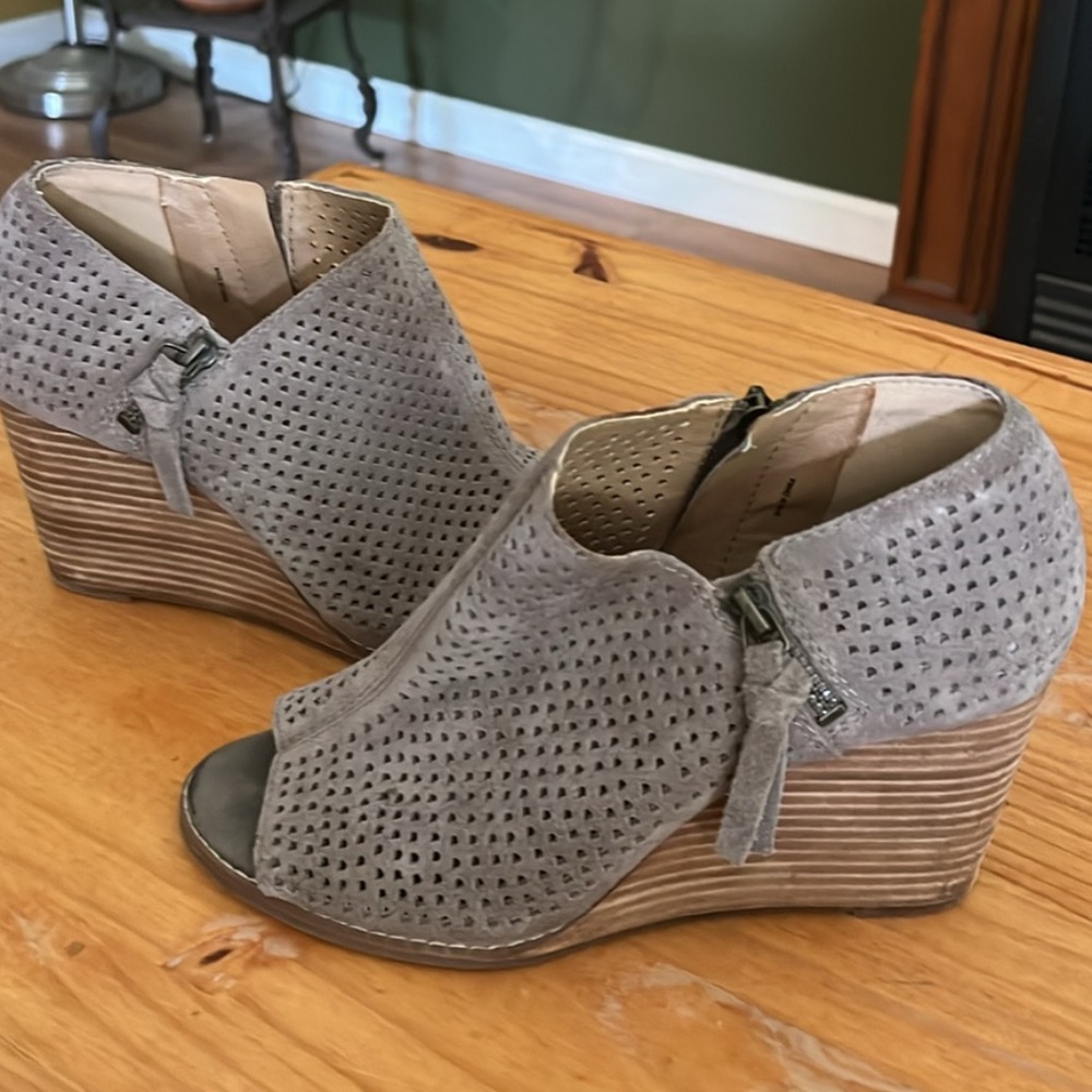 Lucky Brand Jaspur Peep Toe Wedge  Size 8 Grey